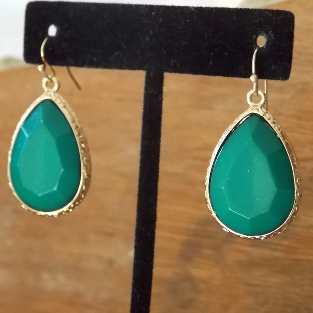 Large Emerald Green Gold Teardrop Dangle Earrings